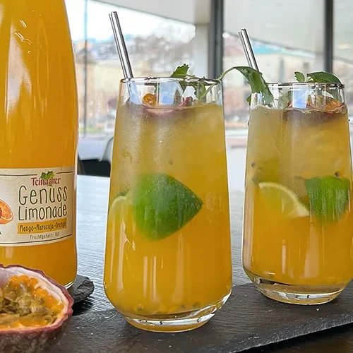 Teinacher Genuss Limonade Maracuja Limetten Mocktail Frucht Mit Flasche